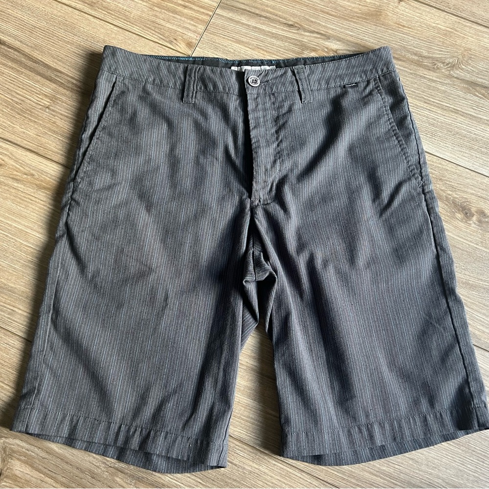 Travis Mathew Pin-Striped Shorts size 32